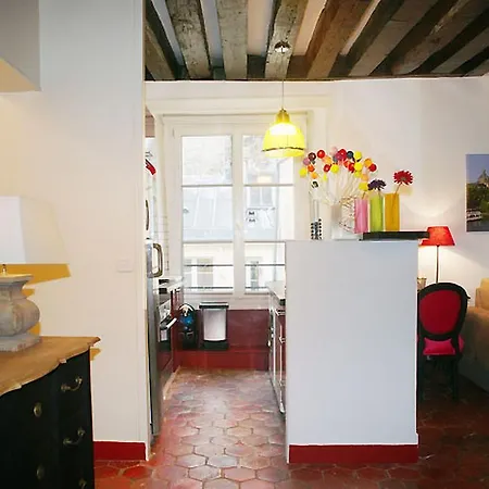 Vieille Du Temple - 5 Adults * Paris